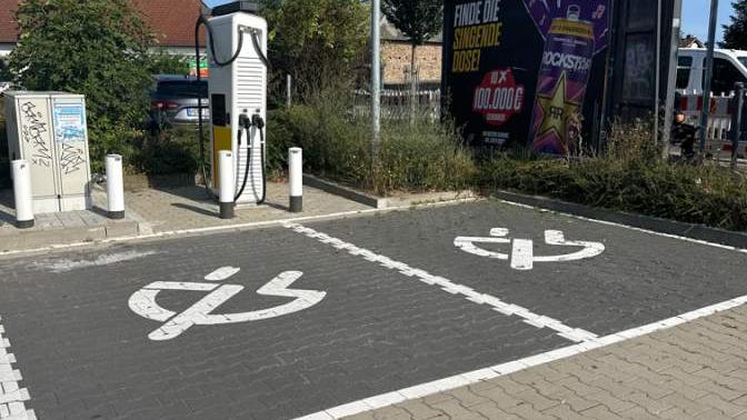 Shell Recharge Charging Station, Neuhaldensleber Straße in Haldensleben