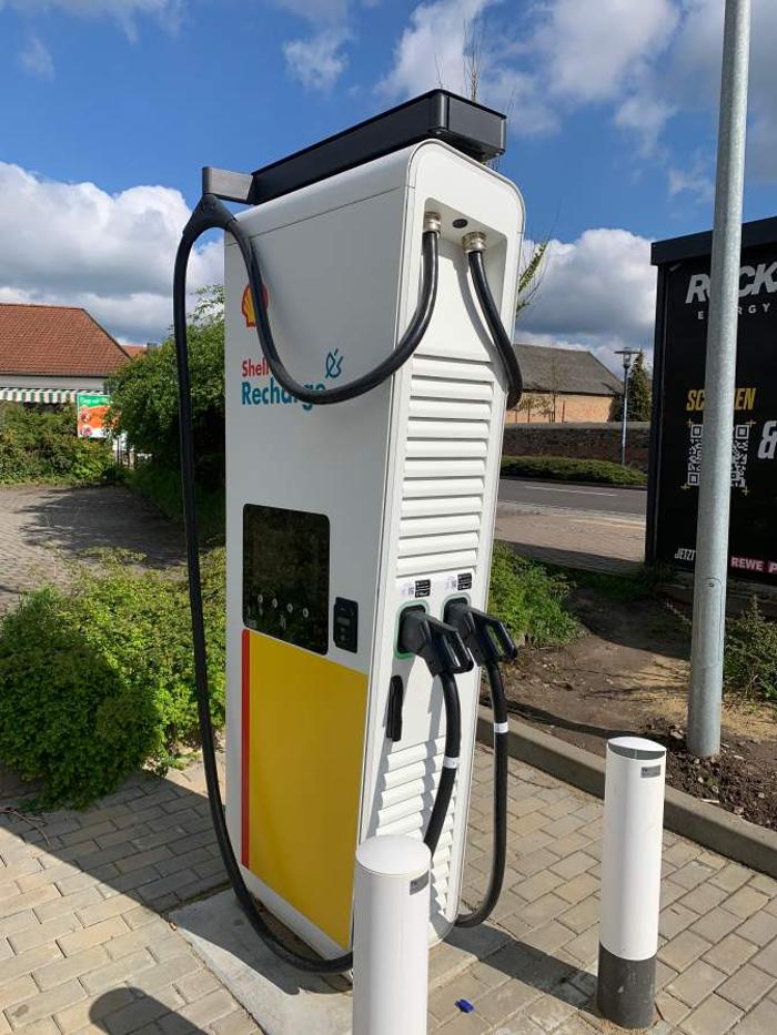 Shell Recharge Charging Station, Neuhaldensleber Straße in Haldensleben