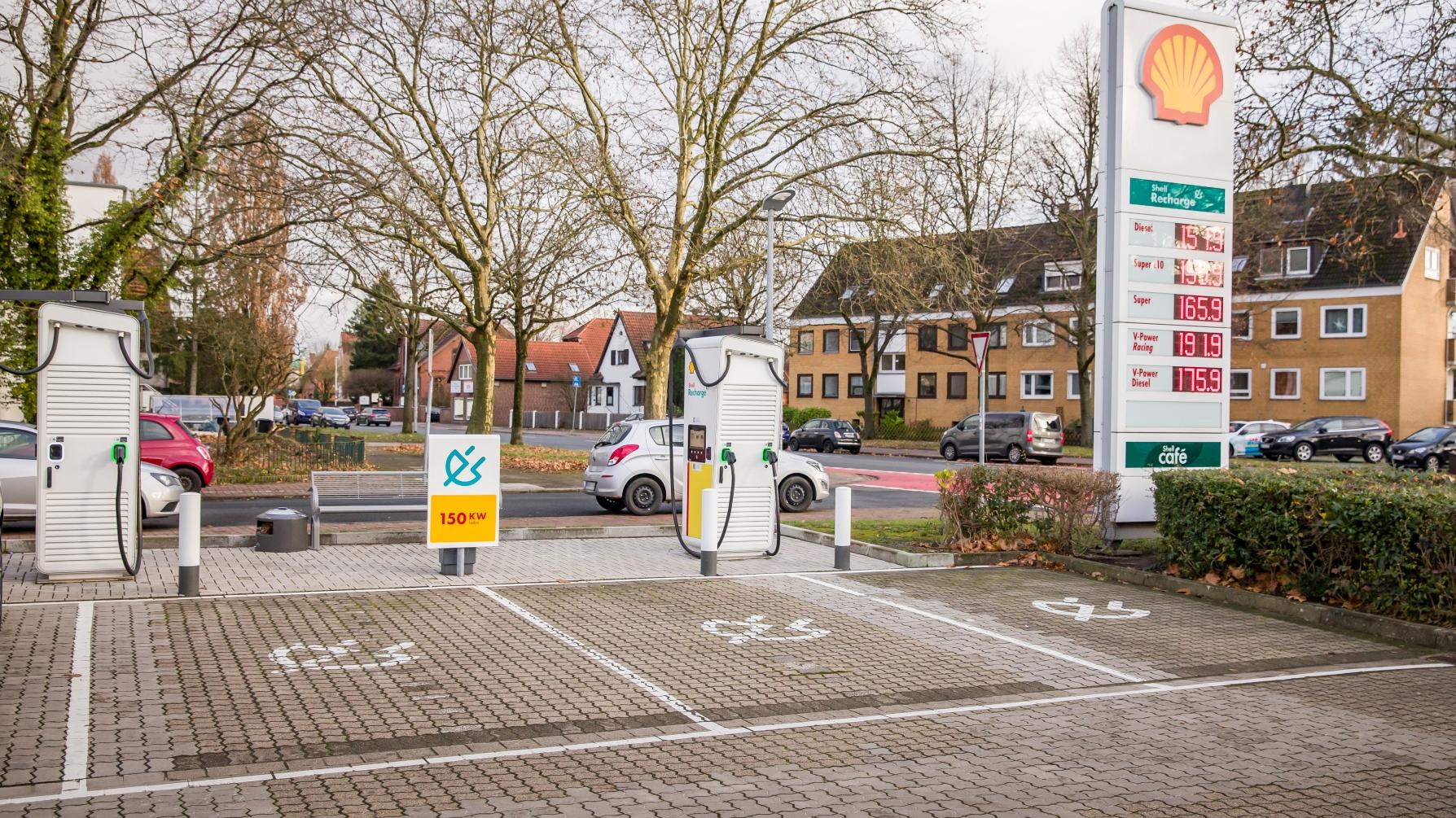 Shell Recharge Charging Station, Groß-Buchholzer Straße in Hannover