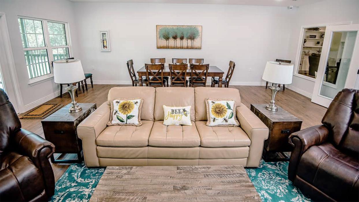 BeeHive Homes Assisted Living - Gulf Breeze, FL