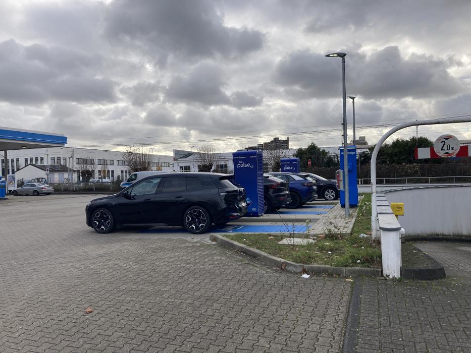 Aral pulse Ladestation, Kölner Straße in Köln