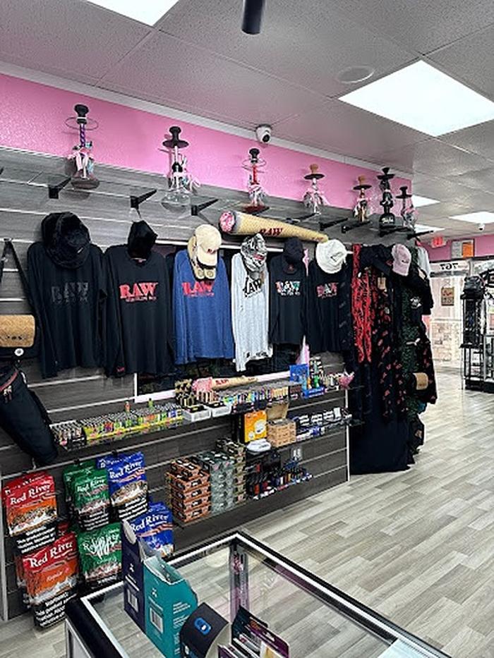 Pink Cloud Smoke Shop - Winter Haven, FL