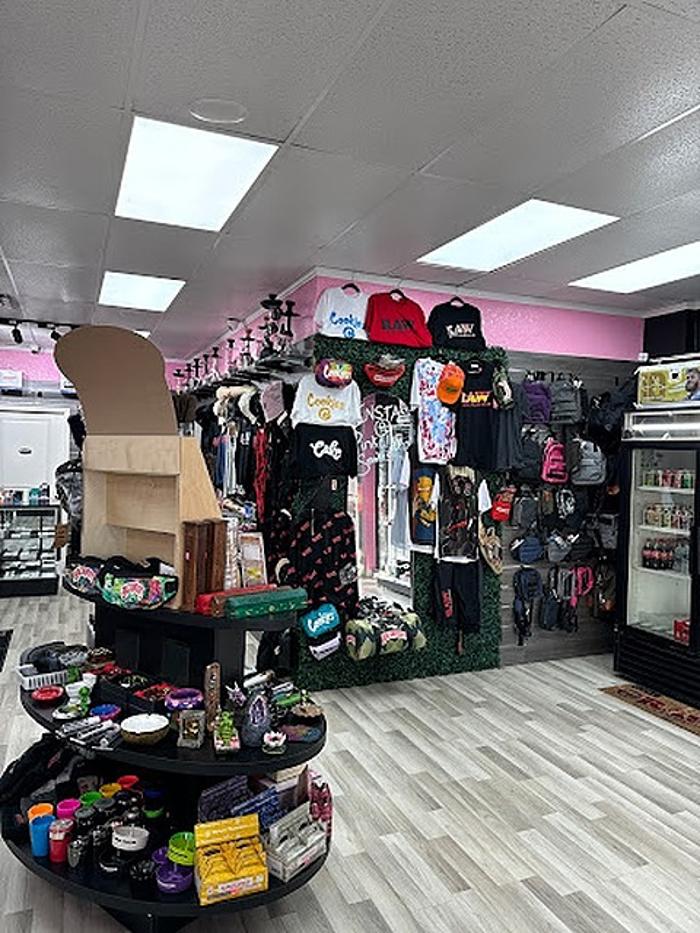 Pink Cloud Smoke Shop - Winter Haven, FL