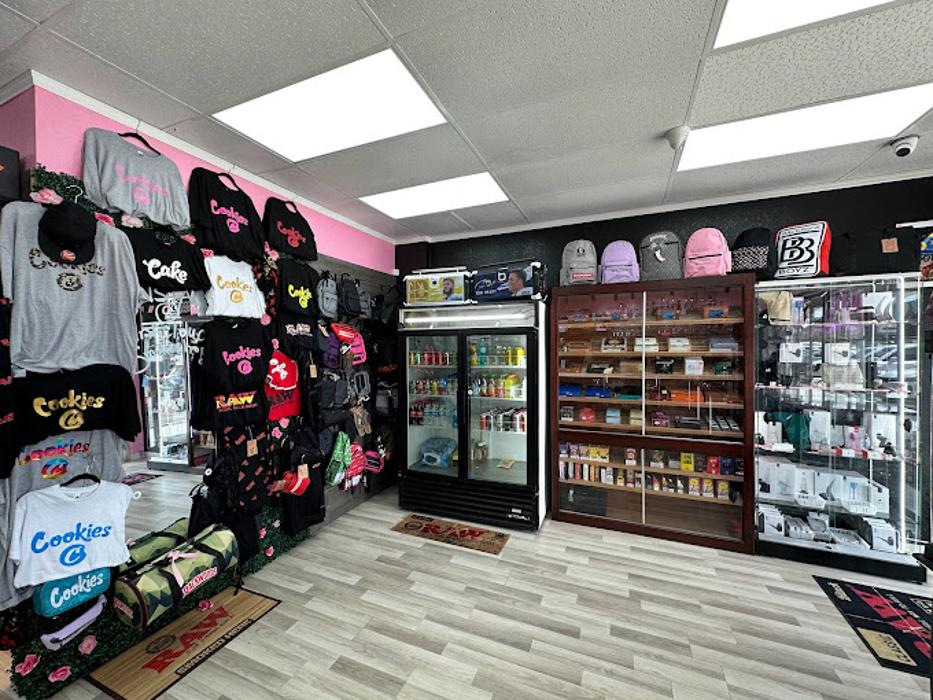 Pink Cloud Smoke Shop - Winter Haven, FL