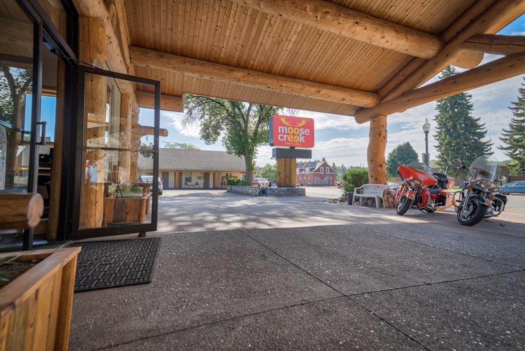 Moose Creek Lodge & Suites Image