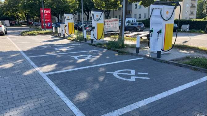 Shell Recharge Charging Station, Tempelhofer Weg in Berlin