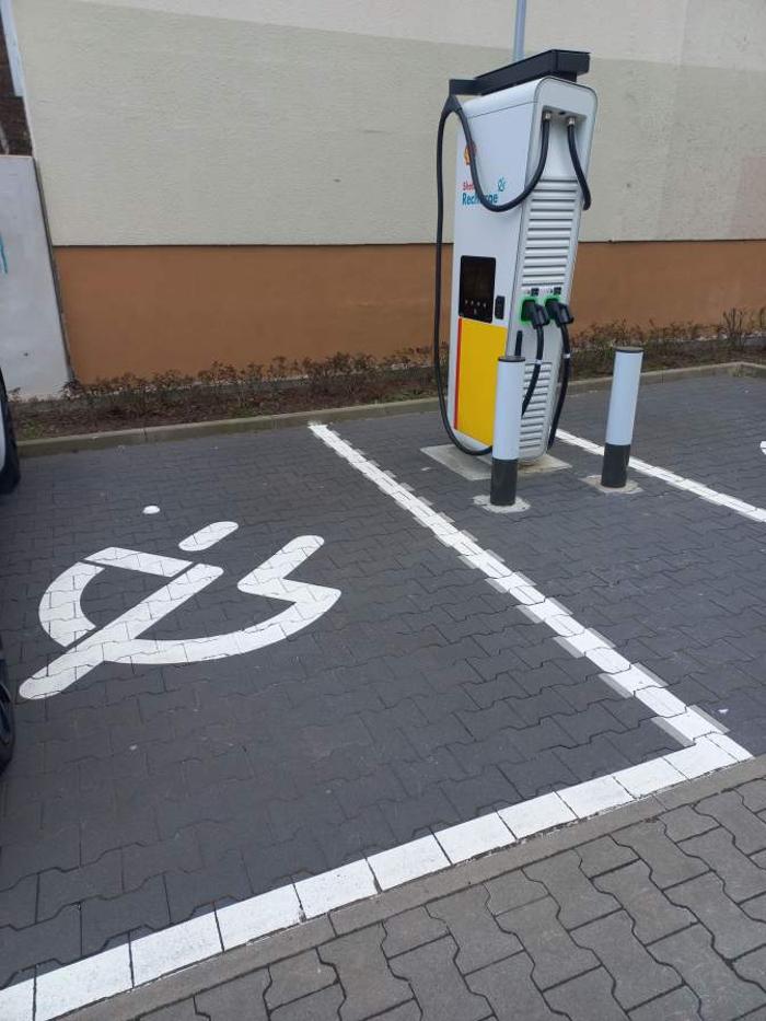 Shell Recharge Charging Station, Carl-Robert-Straße in Halle (Saale)