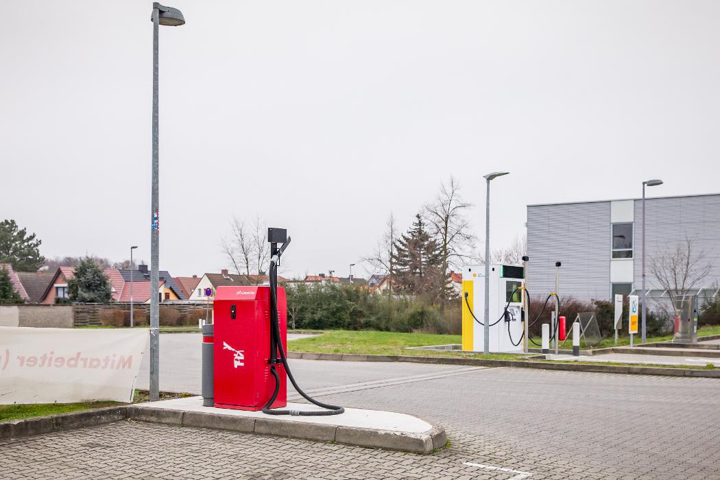Shell Recharge Charging Station, Kiefernweg in Dessau-Roßlau