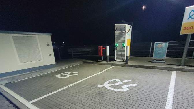 Shell Recharge Charging Station, Im Biegen in Neuenstein
