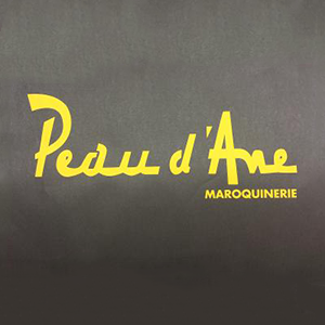 A Peau D'Ane maroquinerie et article de voyage (détail)