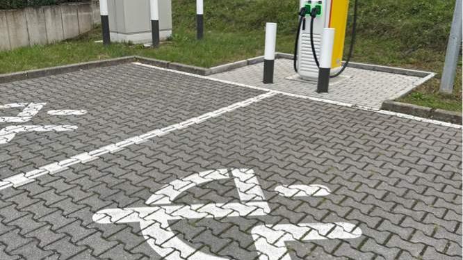 Shell Recharge Charging Station, Schlichtstraße in Waldsee