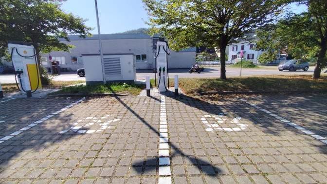 Shell Recharge Charging Station, Gewerbestraße in Steinen