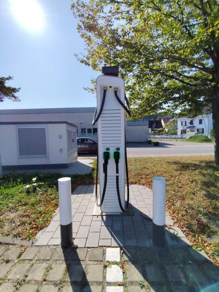 Shell Recharge Charging Station, Gewerbestraße in Steinen