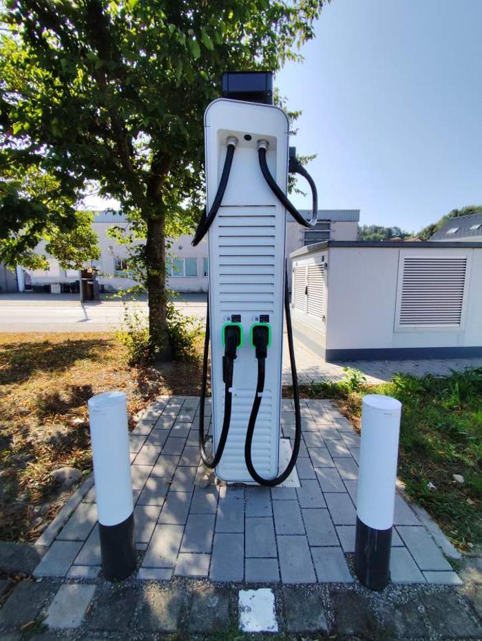 Shell Recharge Charging Station, Gewerbestraße in Steinen