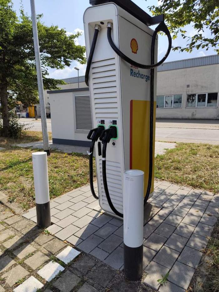 Shell Recharge Charging Station, Gewerbestraße in Steinen