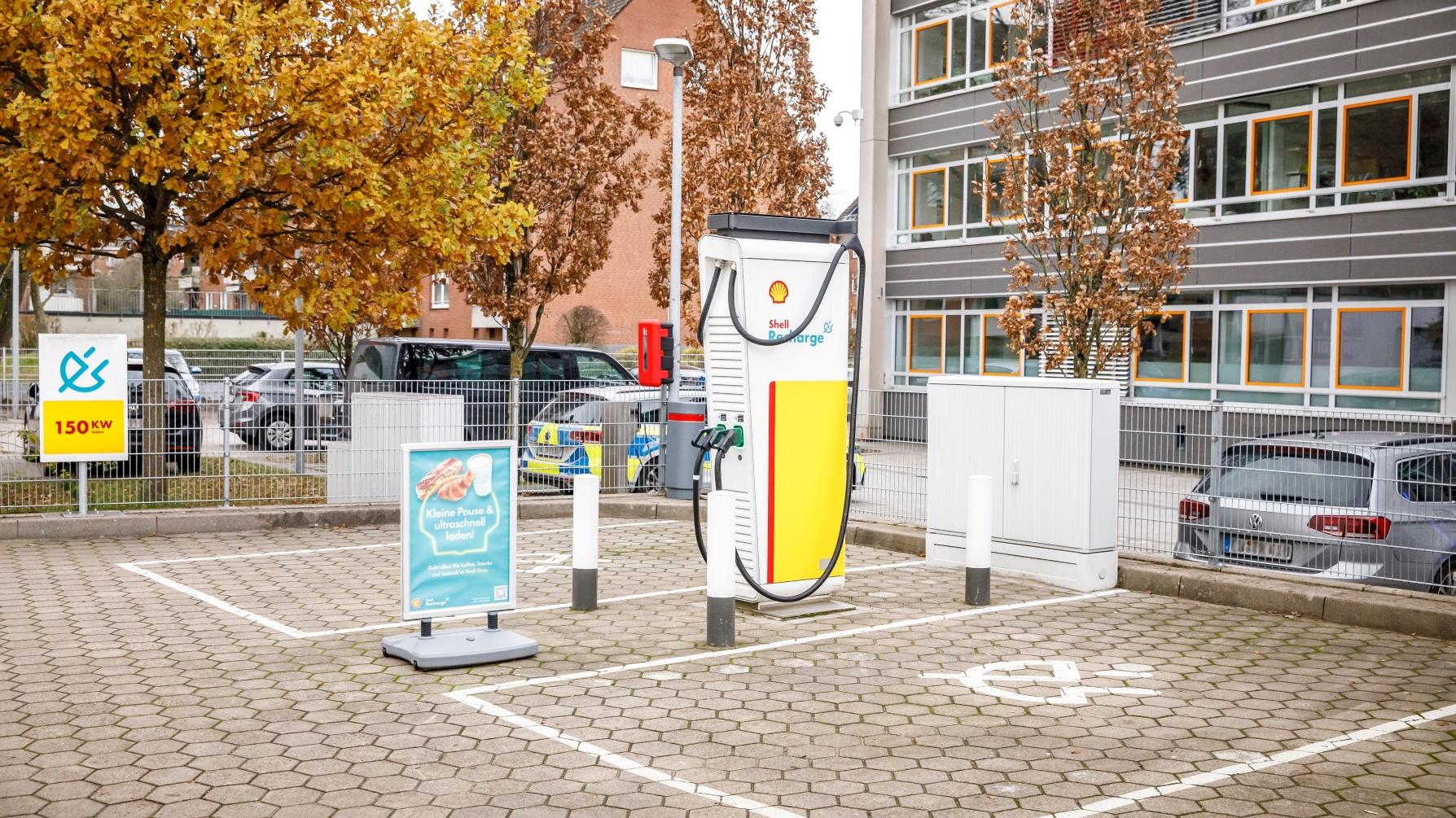 Shell Recharge Charging Station, Steinbecker Straße in Buchholz in der Nordheide