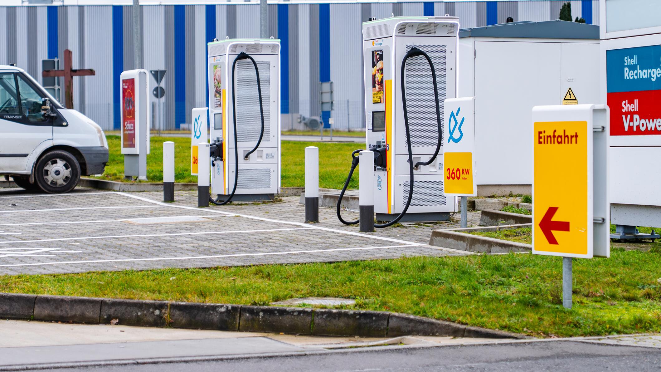 Shell Recharge Charging Station, Trinkbornstraße in Dörth