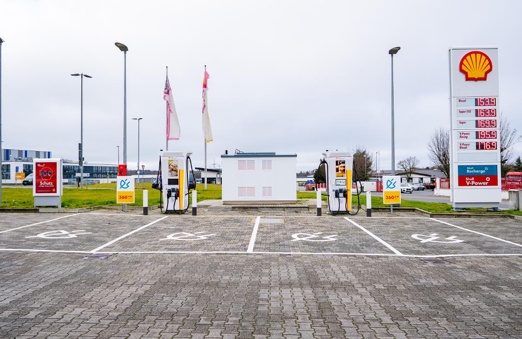 Shell Recharge Charging Station, Trinkbornstraße in Dörth