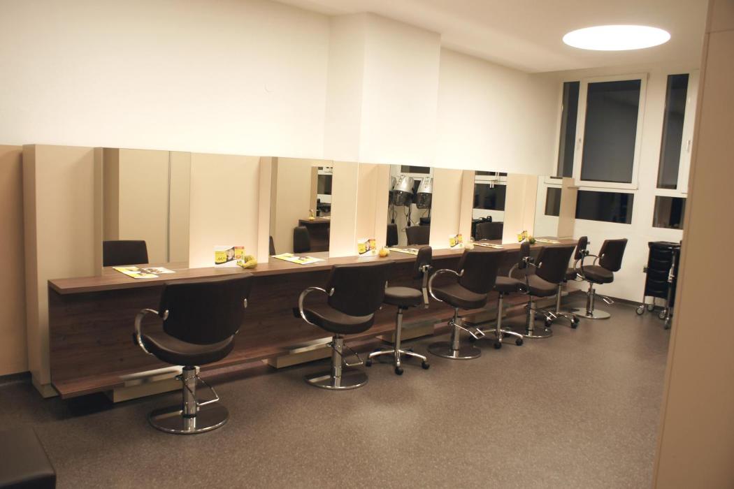 KLIPP Frisör - Ihr Friseur Hohenems, Schloßplatz in Hohenems