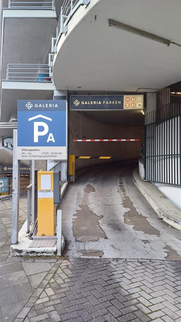 Parkhaus GALERIA Köln Hohe Straße A, Cäcilienstraße in Köln