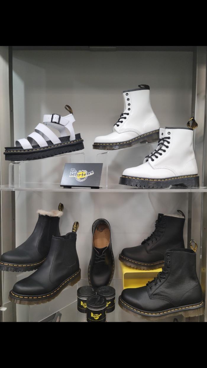 Tradehome Shoes Logo