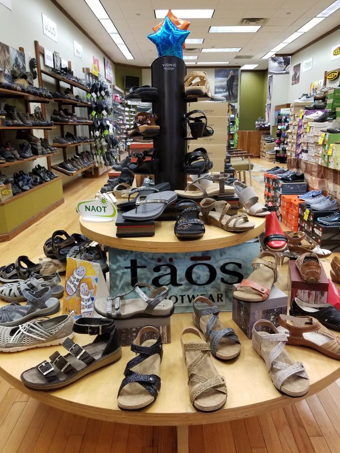 Tradehome Shoes Logo