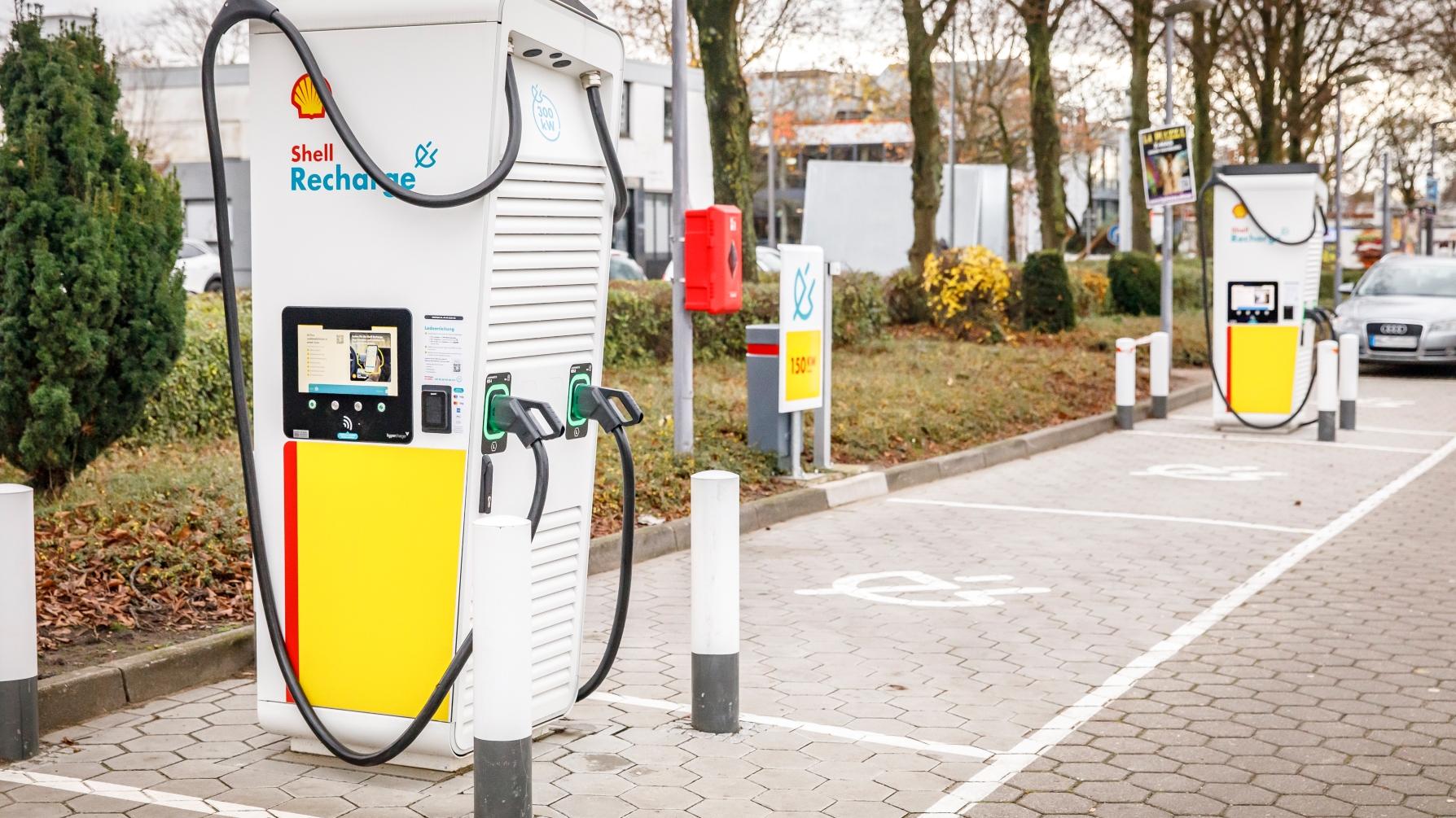 Shell Recharge Charging Station, Steilshooper Allee in Hamburg