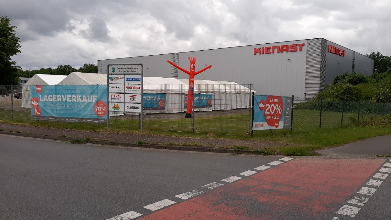 Kienast Lagerverkauf, An der Autobahn in Wedemark