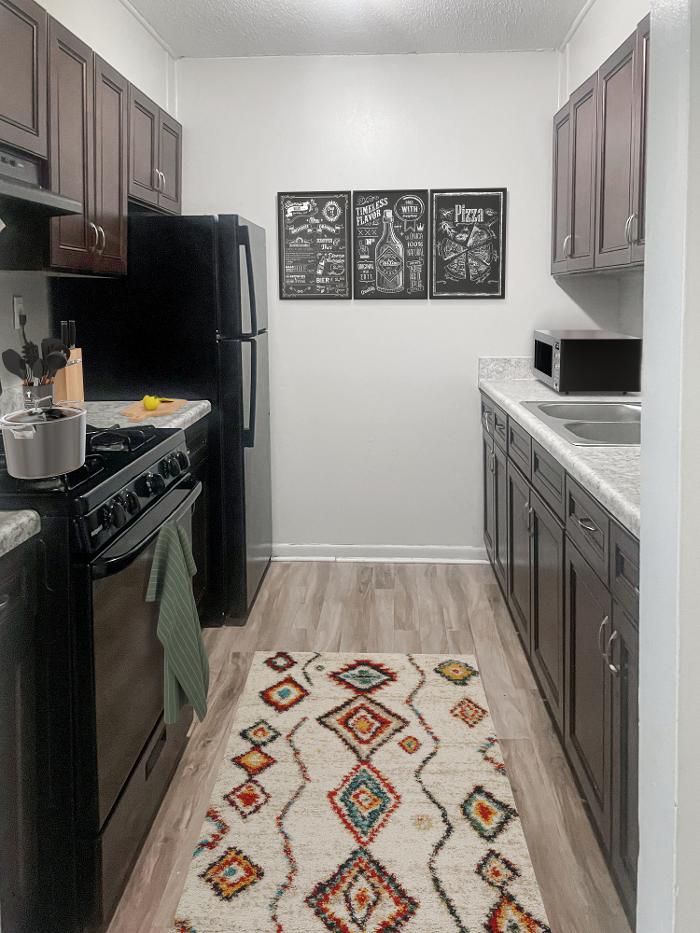 Pinewood Manor Apartments - Statesboro, GA