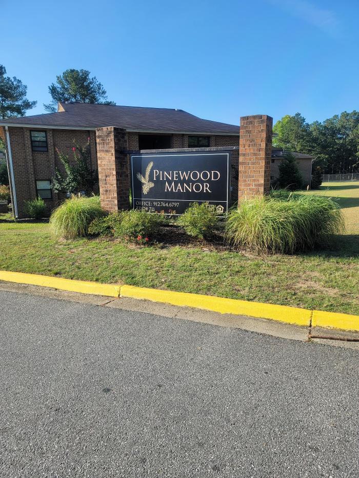 Pinewood Manor Apartments - Statesboro, GA