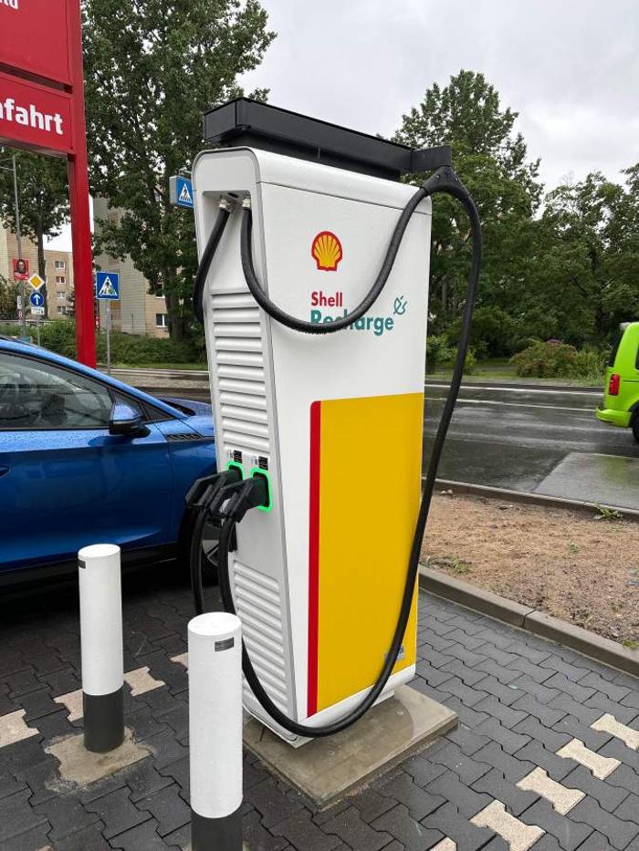 Shell Recharge Charging Station, Poserstraße in Leipzig