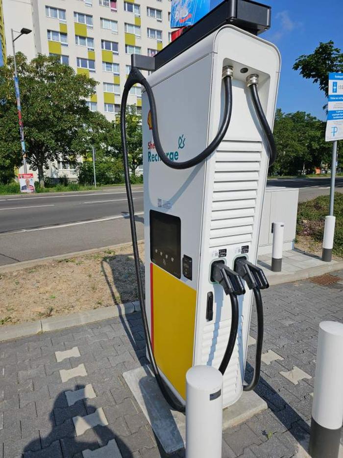 Shell Recharge Charging Station, Poserstraße in Leipzig