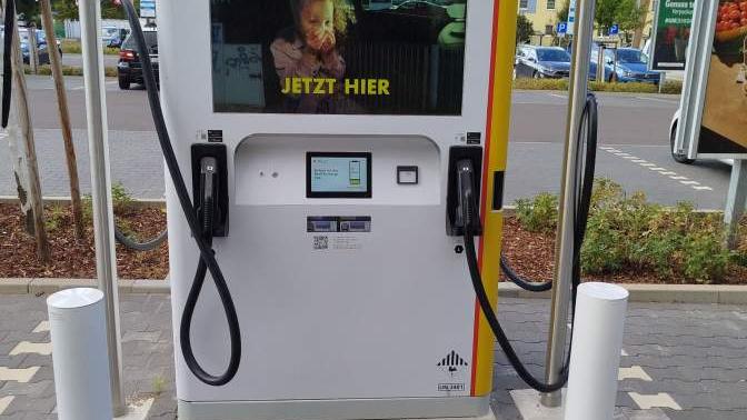 Shell Recharge Charging Station, Lunochodstraße in Magdeburg