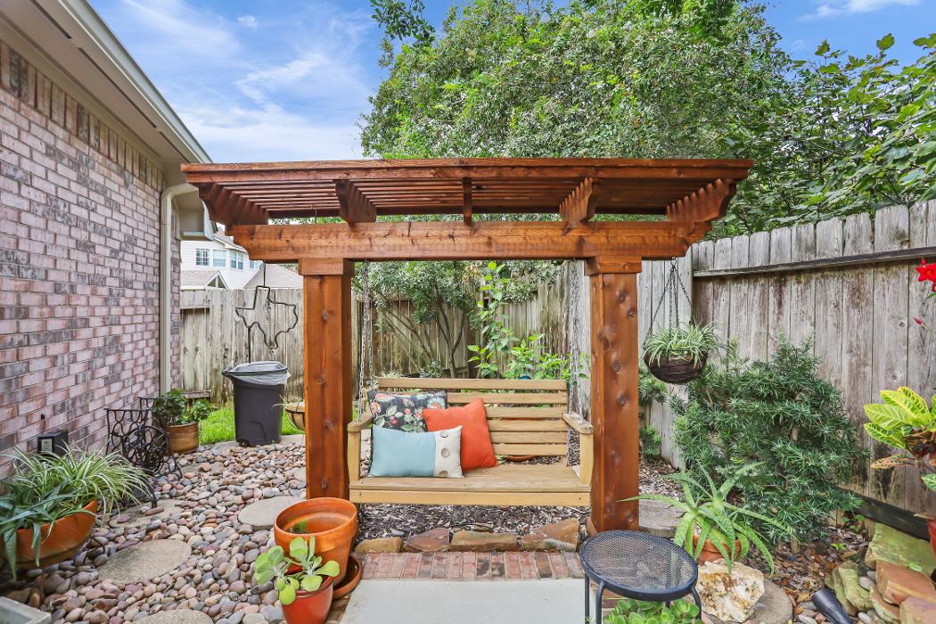 Backyard Retreats - Pearland, TX