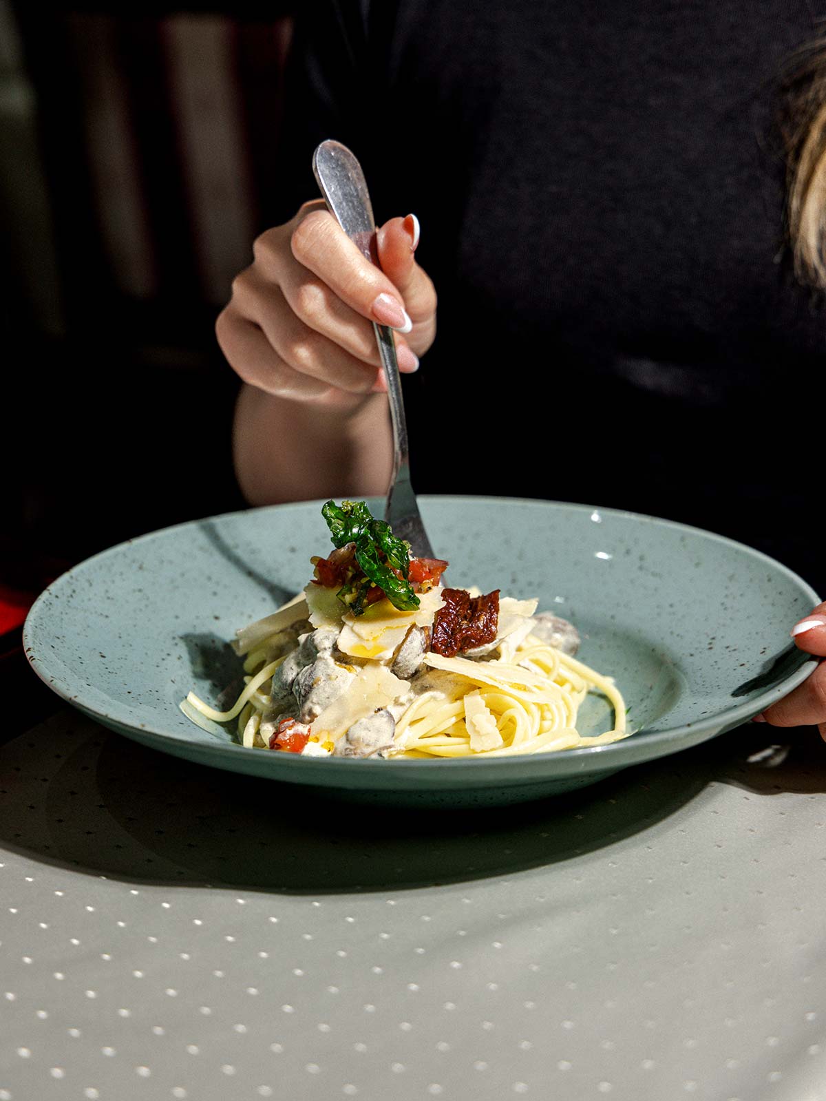 Linguines aux palourdes; déglacées au vin d'Italie, crème persillée