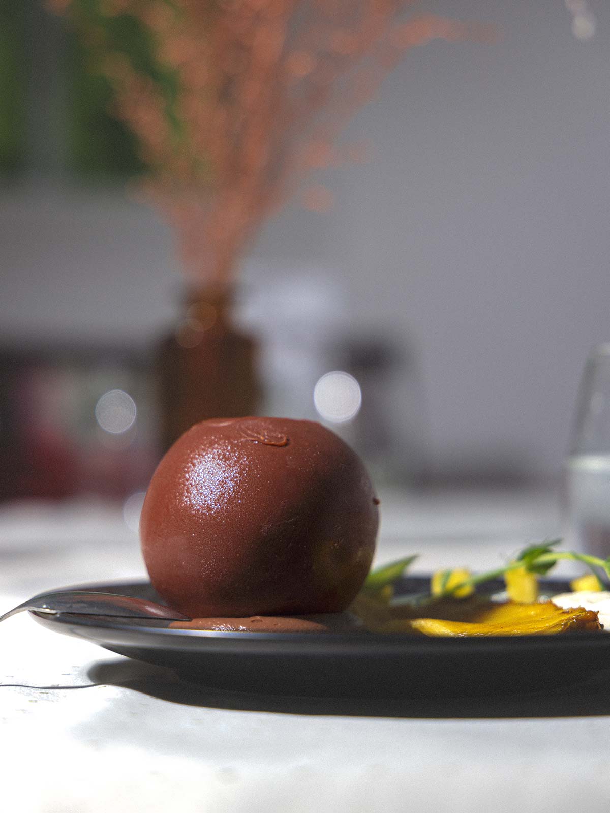 Noix de coco trompe l'oeil, mousse coco, ananas glacé