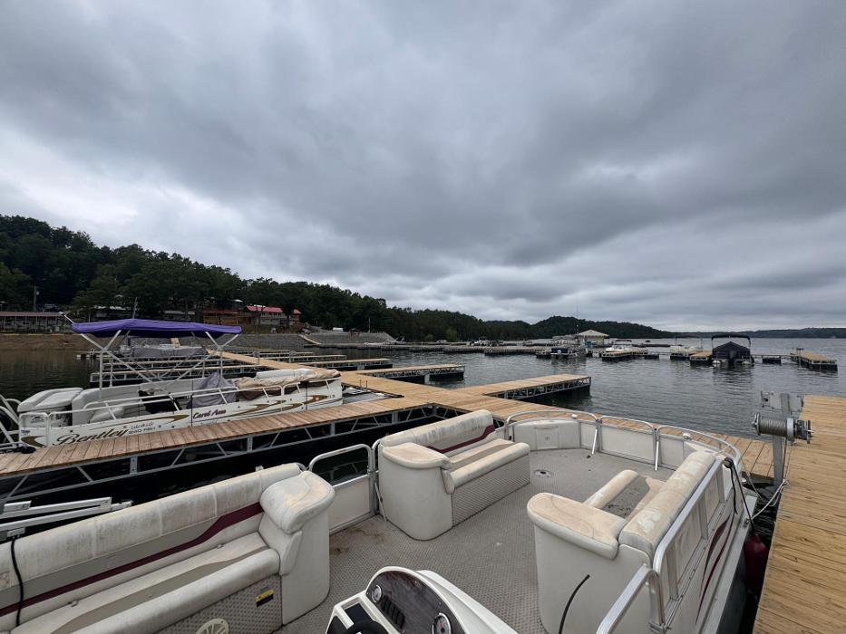 OASIS COVE MARINA & LODGING - Dandridge, TN