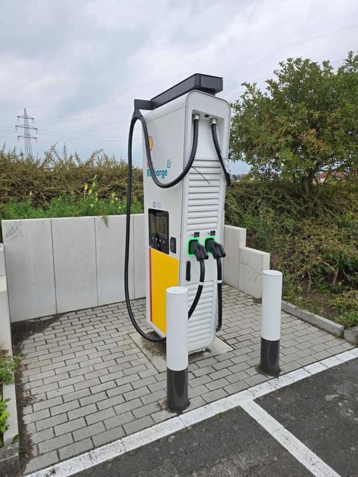 Shell Recharge Charging Station, Im Entenfang in Karlsdorf-Neuthard