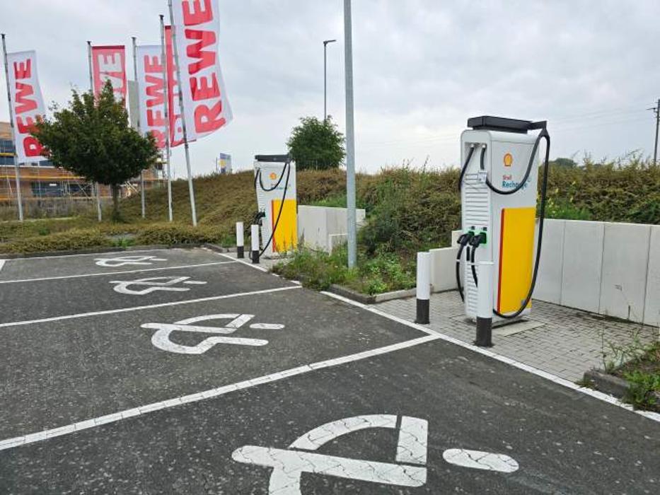 Shell Recharge Charging Station, Im Entenfang in Karlsdorf-Neuthard