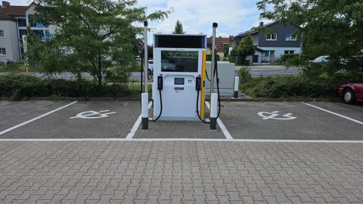 Shell Recharge Charging Station, Oranienburger Straße in Berlin