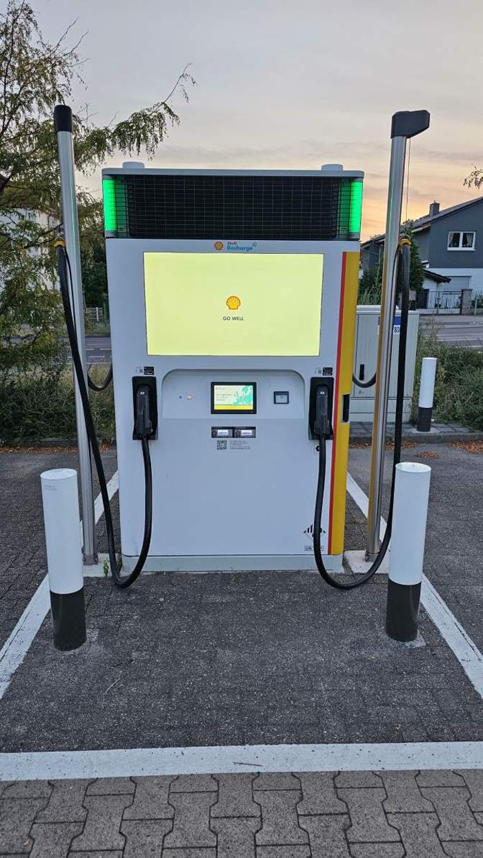 Shell Recharge Charging Station, Oranienburger Straße in Berlin