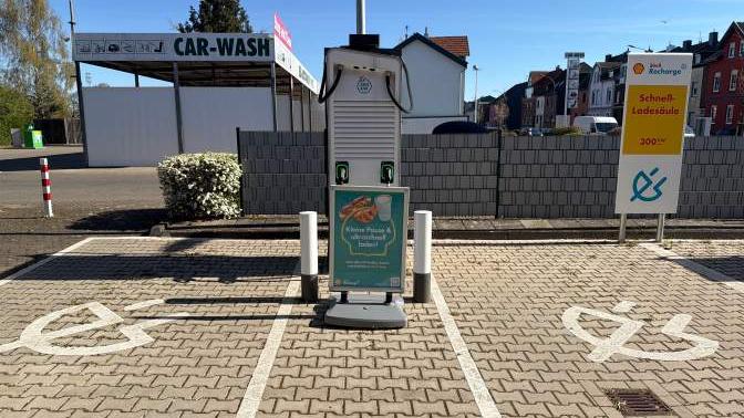 Shell Recharge Charging Station, Hauptstraße in Würselen