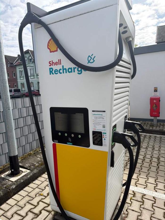 Shell Recharge Charging Station, Hauptstraße in Würselen