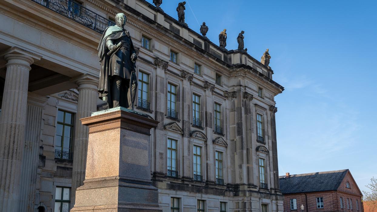 Mecklenburgische Versicherung Amanda Bork, Lindenstraße in Ludwigslust