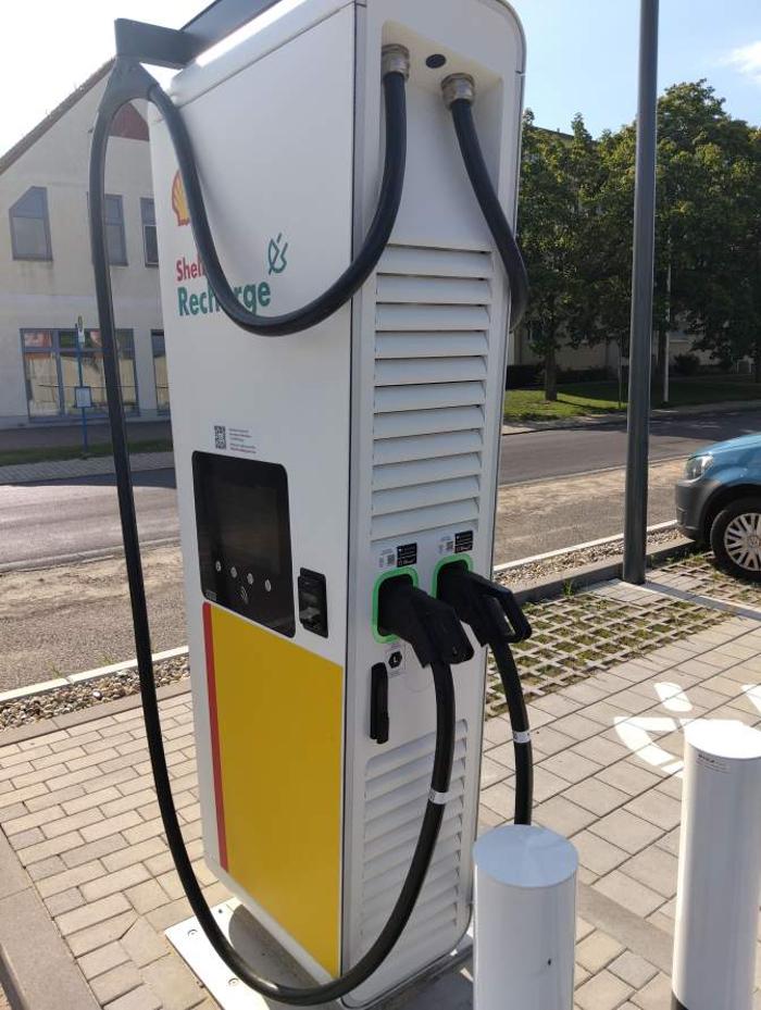 Shell Recharge Charging Station, Liebenwerdaer Straße in Falkenberg-Elster