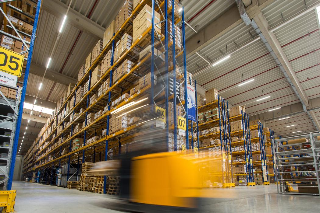 Hellmann Worldwide Logistics, Speditionsstraße in Schwechat