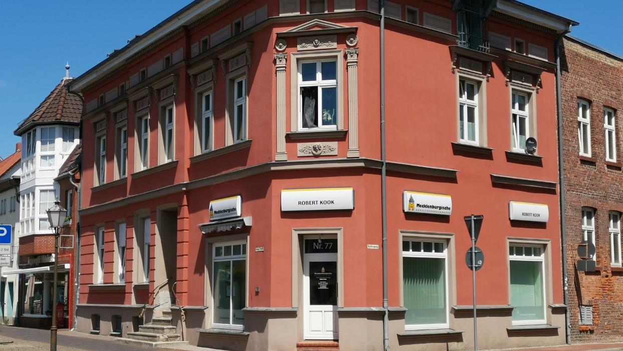 Mecklenburgische Versicherung Robert Kook, Hafenstraße in Zingst