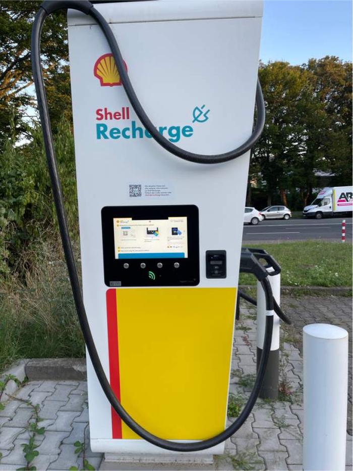 Shell Recharge Charging Station, Korschenbroicher Straße in Mönchengladbach