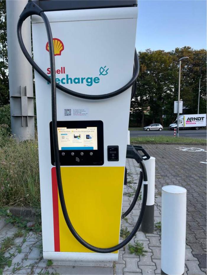 Shell Recharge Charging Station, Korschenbroicher Straße in Mönchengladbach