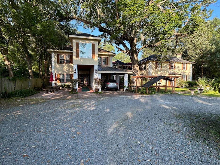 Peaches & Dreams and Layton's Tux Shop - Blackshear, GA